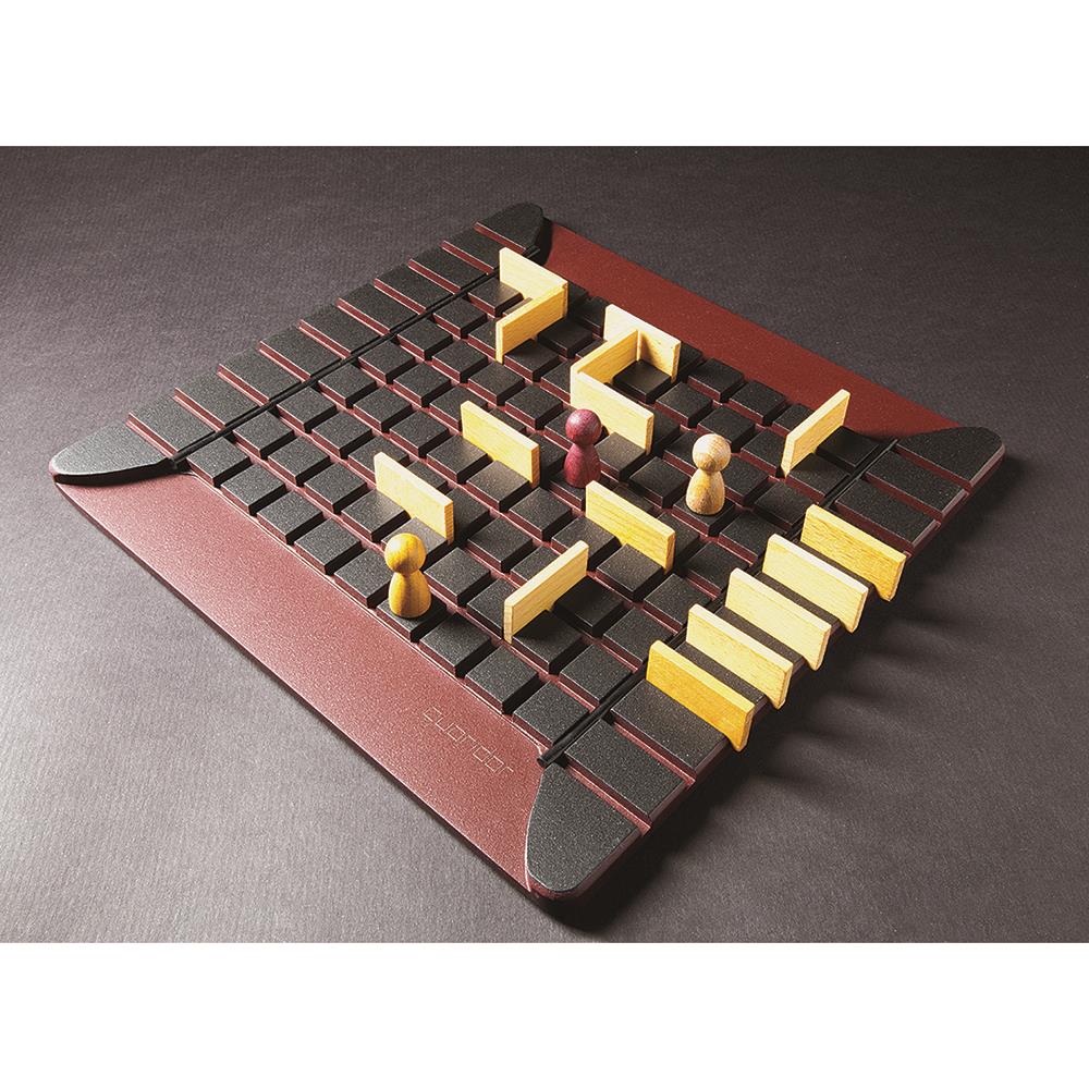 🧠 Quoridor – Outsmart, Outplay, Outblock!